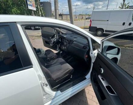 Белый Ниссан Тиида, объемом двигателя 1.6 л и пробегом 200 тыс. км за 6500 $, фото 13 на Automoto.ua