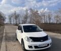 Белый Ниссан Тиида, объемом двигателя 1.6 л и пробегом 411 тыс. км за 5500 $, фото 1 на Automoto.ua