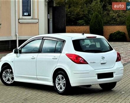 Белый Ниссан Тиида, объемом двигателя 1.6 л и пробегом 74 тыс. км за 8500 $, фото 4 на Automoto.ua