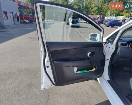Білий Ніссан Тііда, об'ємом двигуна 1.6 л та пробігом 155 тис. км за 7200 $, фото 18 на Automoto.ua