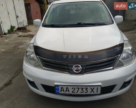 Белый Ниссан Тиида, объемом двигателя 1.6 л и пробегом 142 тыс. км за 6900 $, фото 2 на Automoto.ua
