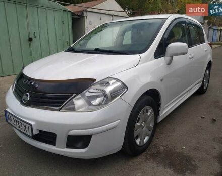 Белый Ниссан Тиида, объемом двигателя 1.6 л и пробегом 142 тыс. км за 6900 $, фото 3 на Automoto.ua