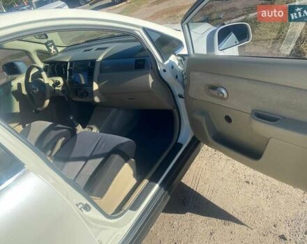 Белый Ниссан Тиида, объемом двигателя 1.6 л и пробегом 190 тыс. км за 4999 $, фото 17 на Automoto.ua