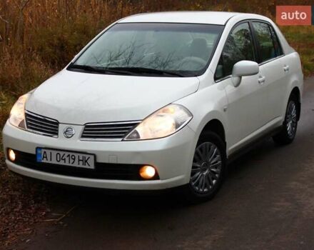 Белый Ниссан Тиида, объемом двигателя 1.6 л и пробегом 154 тыс. км за 5999 $, фото 4 на Automoto.ua