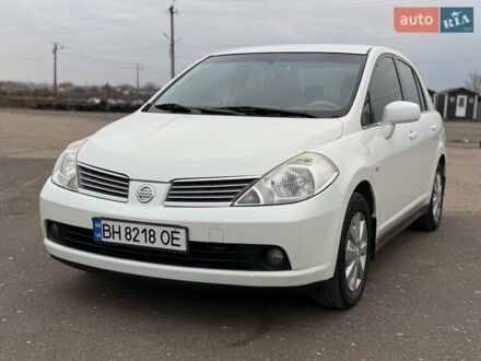 Белый Ниссан Тиида, объемом двигателя 1.6 л и пробегом 210 тыс. км за 5900 $, фото 1 на Automoto.ua