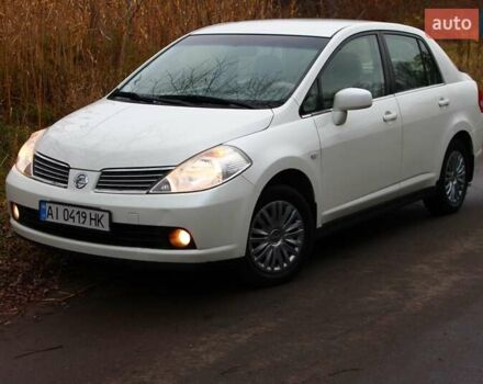 Белый Ниссан Тиида, объемом двигателя 1.6 л и пробегом 155 тыс. км за 5900 $, фото 1 на Automoto.ua