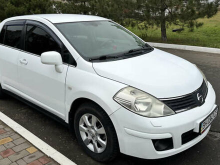 Белый Ниссан Тиида, объемом двигателя 1.6 л и пробегом 175 тыс. км за 9000 $, фото 1 на Automoto.ua