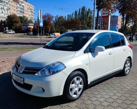 Белый Ниссан Тиида, объемом двигателя 1.5 л и пробегом 65 тыс. км за 8500 $, фото 1 на Automoto.ua