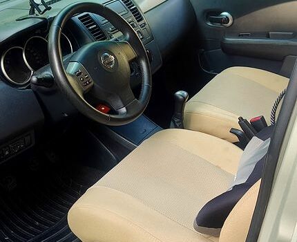 Бежевий Ніссан Тііда, об'ємом двигуна 1.6 л та пробігом 197 тис. км за 2900 $, фото 11 на Automoto.ua