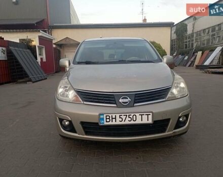 Бежевый Ниссан Тиида, объемом двигателя 1.6 л и пробегом 316 тыс. км за 4300 $, фото 4 на Automoto.ua