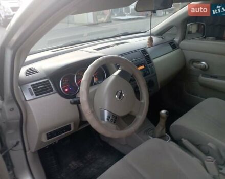 Бежевый Ниссан Тиида, объемом двигателя 1.6 л и пробегом 316 тыс. км за 4300 $, фото 6 на Automoto.ua