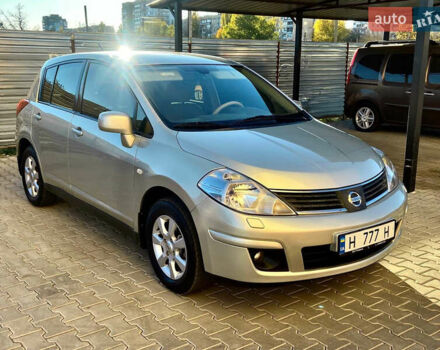 Бежевый Ниссан Тиида, объемом двигателя 1.6 л и пробегом 187 тыс. км за 6400 $, фото 3 на Automoto.ua