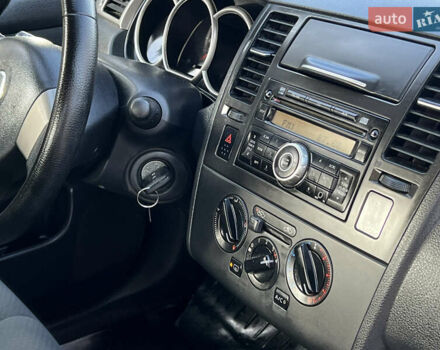 Бежевий Ніссан Тііда, об'ємом двигуна 1.6 л та пробігом 165 тис. км за 6600 $, фото 8 на Automoto.ua