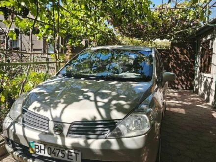 Бежевый Ниссан Тиида, объемом двигателя 1.6 л и пробегом 190 тыс. км за 4800 $, фото 1 на Automoto.ua