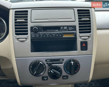 Черный Ниссан Тиида, объемом двигателя 1.6 л и пробегом 172 тыс. км за 6900 $, фото 26 на Automoto.ua