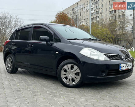 Черный Ниссан Тиида, объемом двигателя 1.6 л и пробегом 172 тыс. км за 6900 $, фото 4 на Automoto.ua