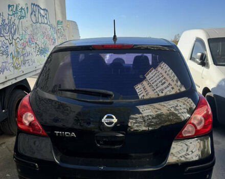 Черный Ниссан Тиида, объемом двигателя 1.6 л и пробегом 195 тыс. км за 5000 $, фото 5 на Automoto.ua