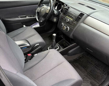 Черный Ниссан Тиида, объемом двигателя 1.8 л и пробегом 131 тыс. км за 5500 $, фото 5 на Automoto.ua