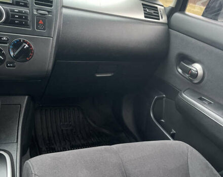 Черный Ниссан Тиида, объемом двигателя 1.6 л и пробегом 138 тыс. км за 6400 $, фото 22 на Automoto.ua