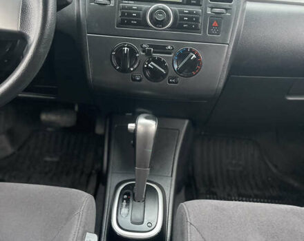 Черный Ниссан Тиида, объемом двигателя 1.6 л и пробегом 138 тыс. км за 6400 $, фото 21 на Automoto.ua