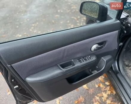 Черный Ниссан Тиида, объемом двигателя 1.6 л и пробегом 188 тыс. км за 6700 $, фото 9 на Automoto.ua