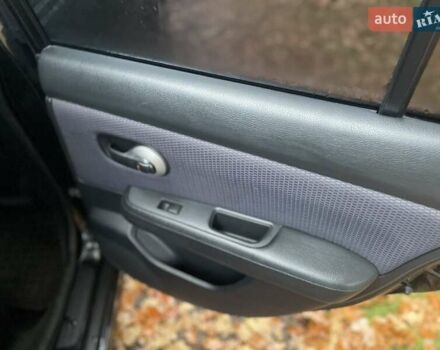 Черный Ниссан Тиида, объемом двигателя 1.6 л и пробегом 188 тыс. км за 6700 $, фото 12 на Automoto.ua