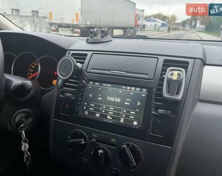 Черный Ниссан Тиида, объемом двигателя 1.6 л и пробегом 129 тыс. км за 5500 $, фото 11 на Automoto.ua