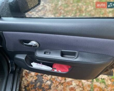 Черный Ниссан Тиида, объемом двигателя 1.6 л и пробегом 188 тыс. км за 6700 $, фото 10 на Automoto.ua