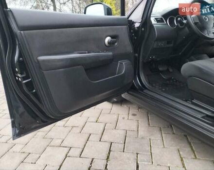 Черный Ниссан Тиида, объемом двигателя 1.6 л и пробегом 114 тыс. км за 6900 $, фото 23 на Automoto.ua