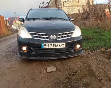 Черный Ниссан Тиида, объемом двигателя 1.5 л и пробегом 120 тыс. км за 6000 $, фото 4 на Automoto.ua