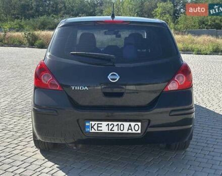 Черный Ниссан Тиида, объемом двигателя 1.6 л и пробегом 141 тыс. км за 8000 $, фото 4 на Automoto.ua