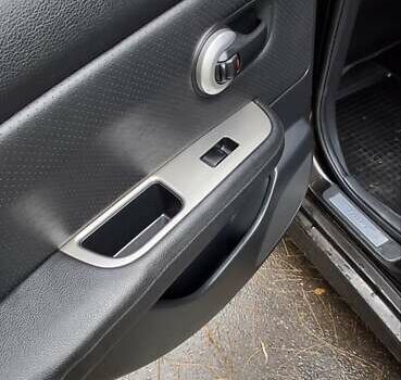 Чорний Ніссан Тііда, об'ємом двигуна 1.8 л та пробігом 112 тис. км за 6500 $, фото 3 на Automoto.ua