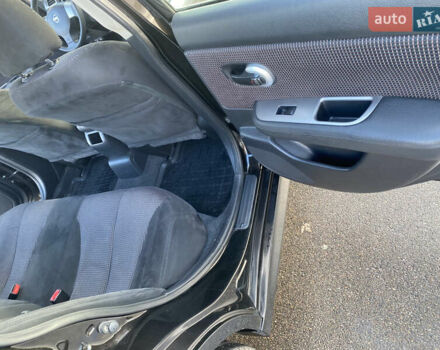 Черный Ниссан Тиида, объемом двигателя 1.6 л и пробегом 138 тыс. км за 7700 $, фото 24 на Automoto.ua