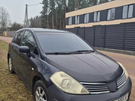 Черный Ниссан Тиида, объемом двигателя 1.6 л и пробегом 342 тыс. км за 4000 $, фото 1 на Automoto.ua