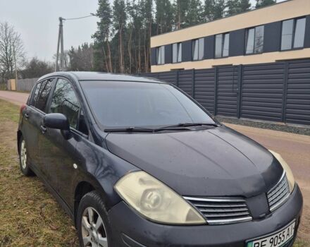 Черный Ниссан Тиида, объемом двигателя 1.6 л и пробегом 342 тыс. км за 4000 $, фото 1 на Automoto.ua