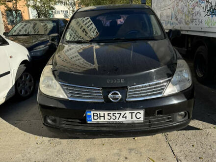 Черный Ниссан Тиида, объемом двигателя 1.6 л и пробегом 195 тыс. км за 5000 $, фото 1 на Automoto.ua