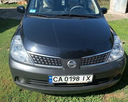 Черный Ниссан Тиида, объемом двигателя 1.6 л и пробегом 500 тыс. км за 4700 $, фото 1 на Automoto.ua