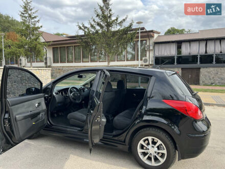 Черный Ниссан Тиида, объемом двигателя 1.6 л и пробегом 190 тыс. км за 7700 $, фото 1 на Automoto.ua