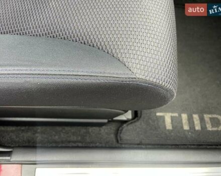 Красный Ниссан Тиида, объемом двигателя 1.6 л и пробегом 100 тыс. км за 6500 $, фото 22 на Automoto.ua