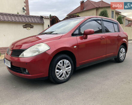 Красный Ниссан Тиида, объемом двигателя 1.6 л и пробегом 195 тыс. км за 5500 $, фото 3 на Automoto.ua