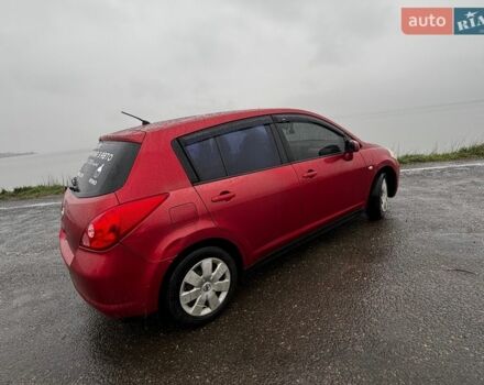 Красный Ниссан Тиида, объемом двигателя 1.6 л и пробегом 276 тыс. км за 6000 $, фото 5 на Automoto.ua