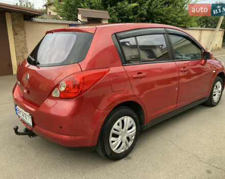 Красный Ниссан Тиида, объемом двигателя 1.6 л и пробегом 195 тыс. км за 5500 $, фото 4 на Automoto.ua