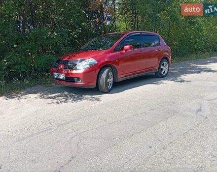 Красный Ниссан Тиида, объемом двигателя 1.6 л и пробегом 179 тыс. км за 6000 $, фото 2 на Automoto.ua