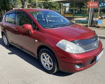 Красный Ниссан Тиида, объемом двигателя 1.8 л и пробегом 175 тыс. км за 5600 $, фото 3 на Automoto.ua