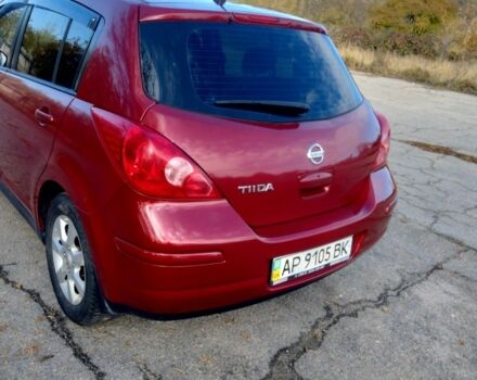 Красный Ниссан Тиида, объемом двигателя 1.6 л и пробегом 170 тыс. км за 5600 $, фото 2 на Automoto.ua