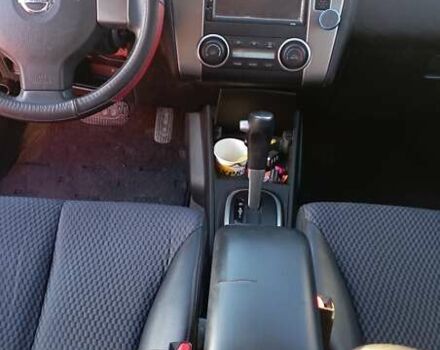 Красный Ниссан Тиида, объемом двигателя 1.5 л и пробегом 59 тыс. км за 7500 $, фото 5 на Automoto.ua