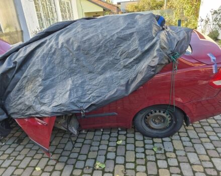 Красный Ниссан Тиида, объемом двигателя 1.6 л и пробегом 94 тыс. км за 3500 $, фото 4 на Automoto.ua