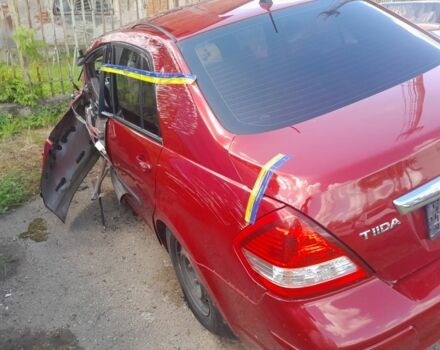 Красный Ниссан Тиида, объемом двигателя 1.6 л и пробегом 94 тыс. км за 3500 $, фото 15 на Automoto.ua