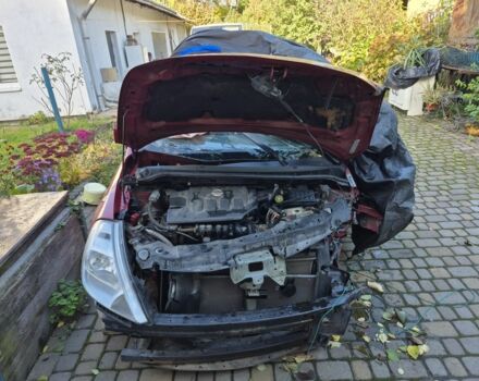 Красный Ниссан Тиида, объемом двигателя 1.6 л и пробегом 94 тыс. км за 3500 $, фото 8 на Automoto.ua