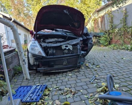 Красный Ниссан Тиида, объемом двигателя 1.6 л и пробегом 94 тыс. км за 3500 $, фото 9 на Automoto.ua